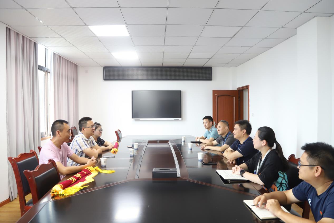 臨港自來(lái)水公司快速高效解決沙坪街道用水問題獲錦旗贊譽(yù)